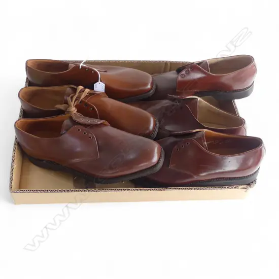 3 PRS DEADSTOCK MENS MONARCH SHOES, SIZE 9 1/2