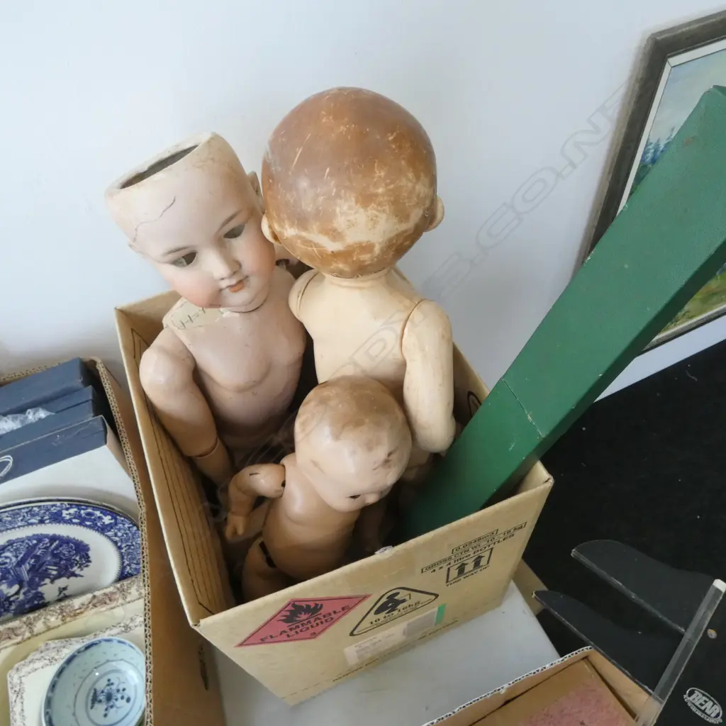 4 VINTAGE DOLLS; 3 FULL BODY, 1 HEAD + CASED FABER-CASTELL RULER L.585mm Image 1++