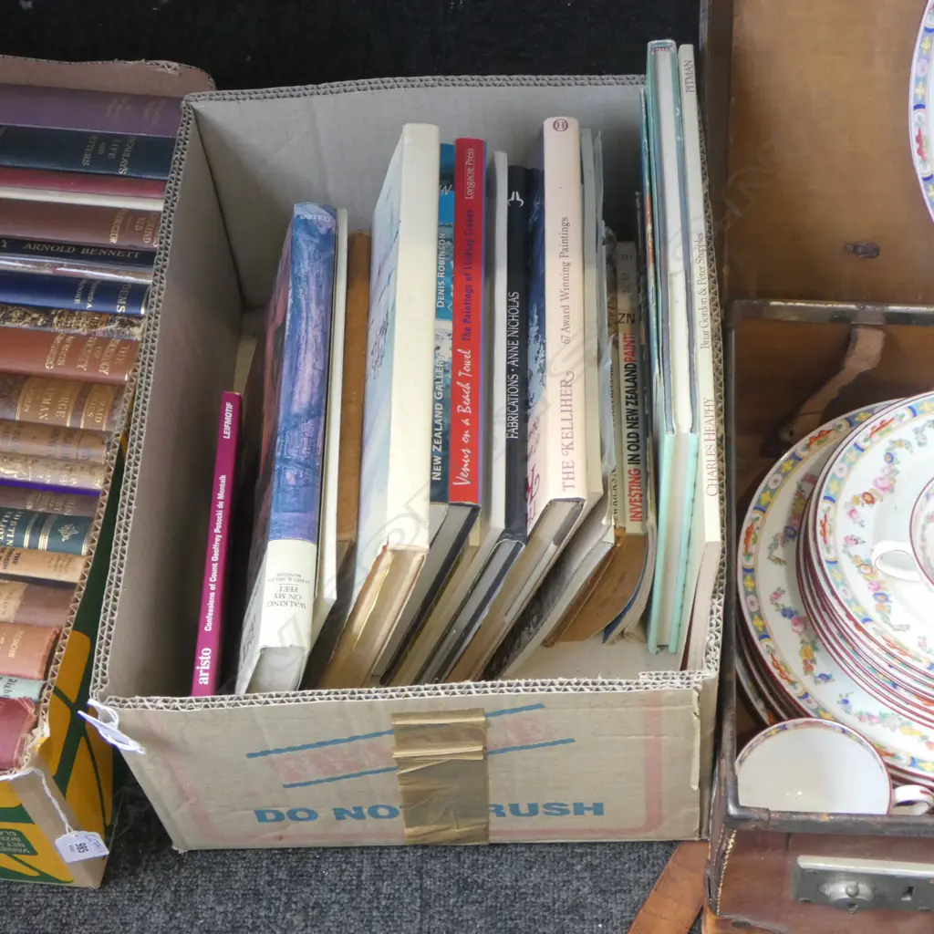 BOOKS; NZ ART Image 1++