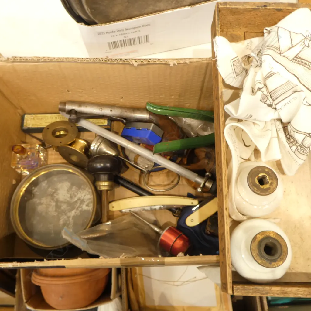 ASST. ITEMS; DOOR HARDWARE, 2 CUT THROAT RAZORS ETC Image 1++