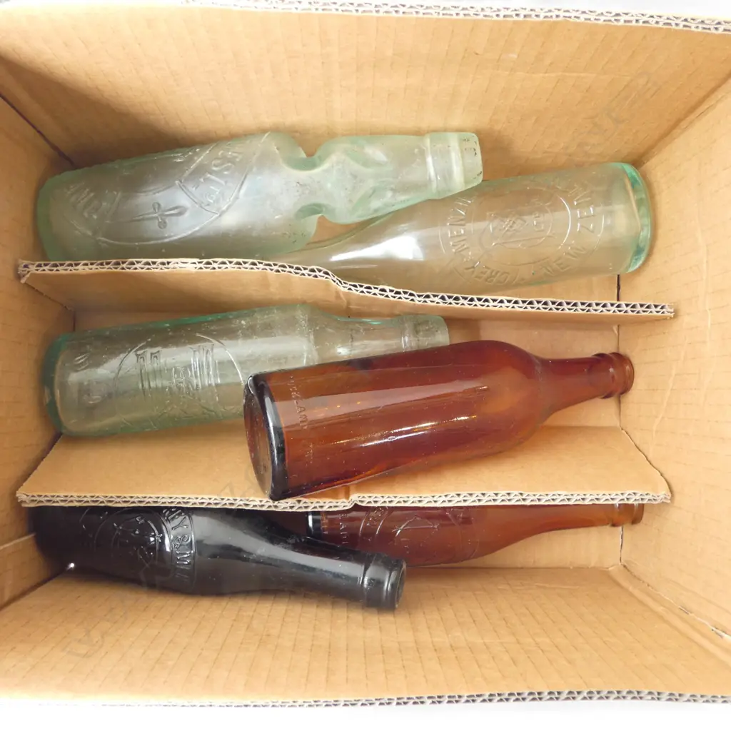 6 OLD N.Z. GLASS BOTTLES  Image 1++
