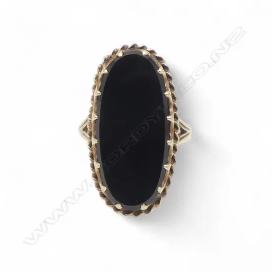 9ct VINTAGE BLACK ONYX MOURNING RING, 5.23gm size O