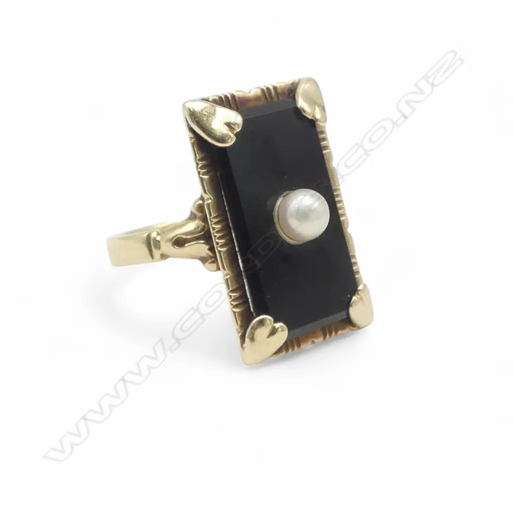 14ct VINTAGE BLACK ONYX & PEARL MOURNING RING, 4.34gm SIZE I Image 1++