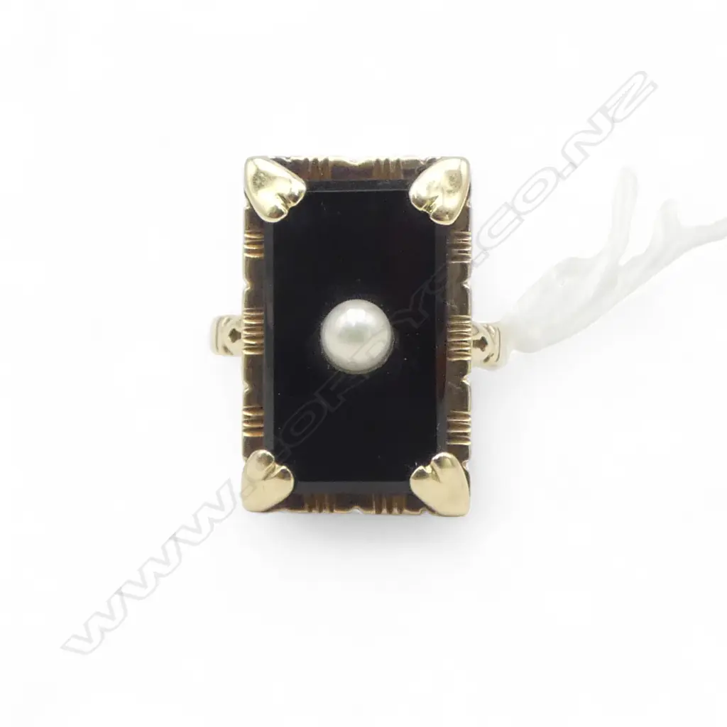 14ct VINTAGE BLACK ONYX & PEARL MOURNING RING, 4.34gm SIZE I Image 1++