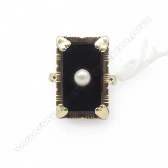 14ct VINTAGE BLACK ONYX & PEARL MOURNING RING, 4.34gm SIZE I