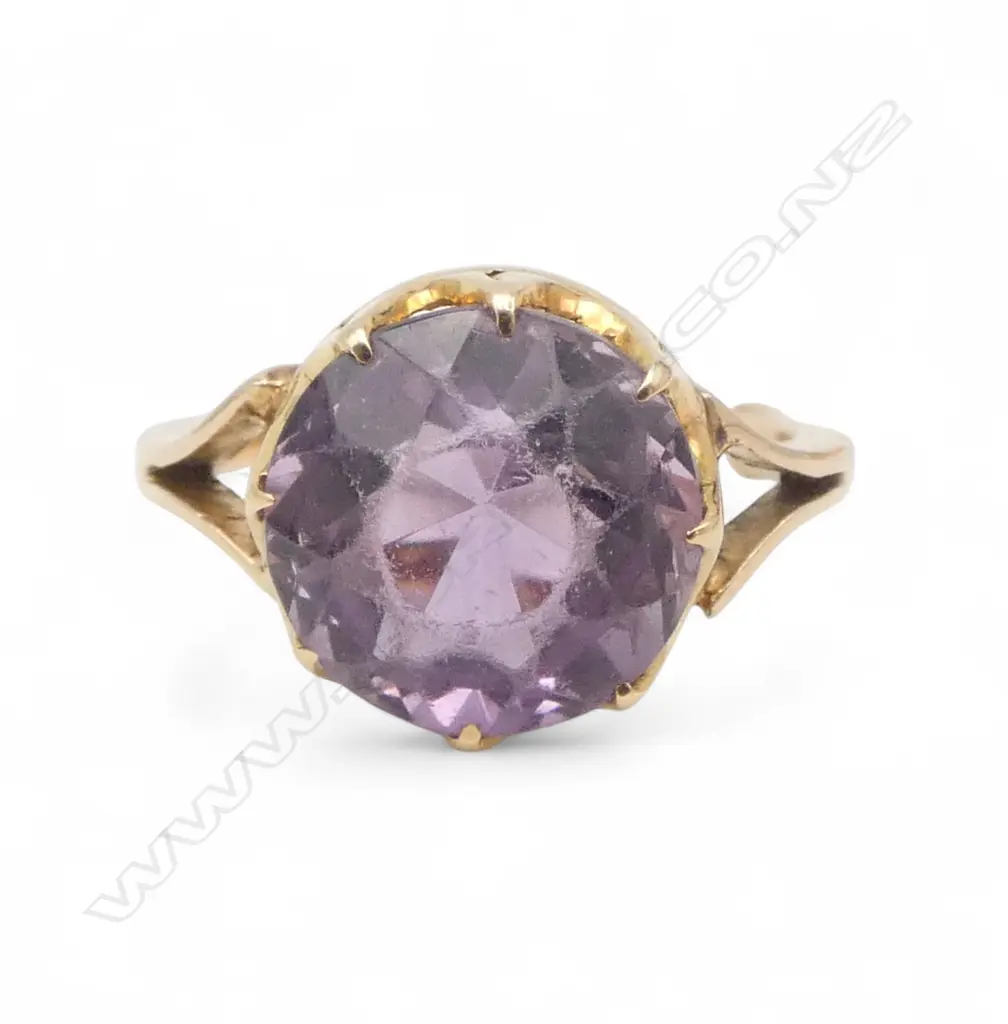 9ct GOLD & AMETHYST VINTAGE RING stone slightly abraded 4gms SIZE M1/2 Image 1++