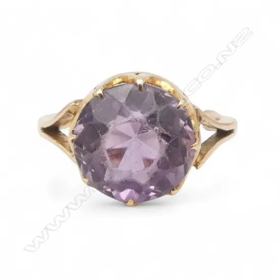 9ct GOLD & AMETHYST VINTAGE RING stone slightly abraded 4gms SIZE M1/2