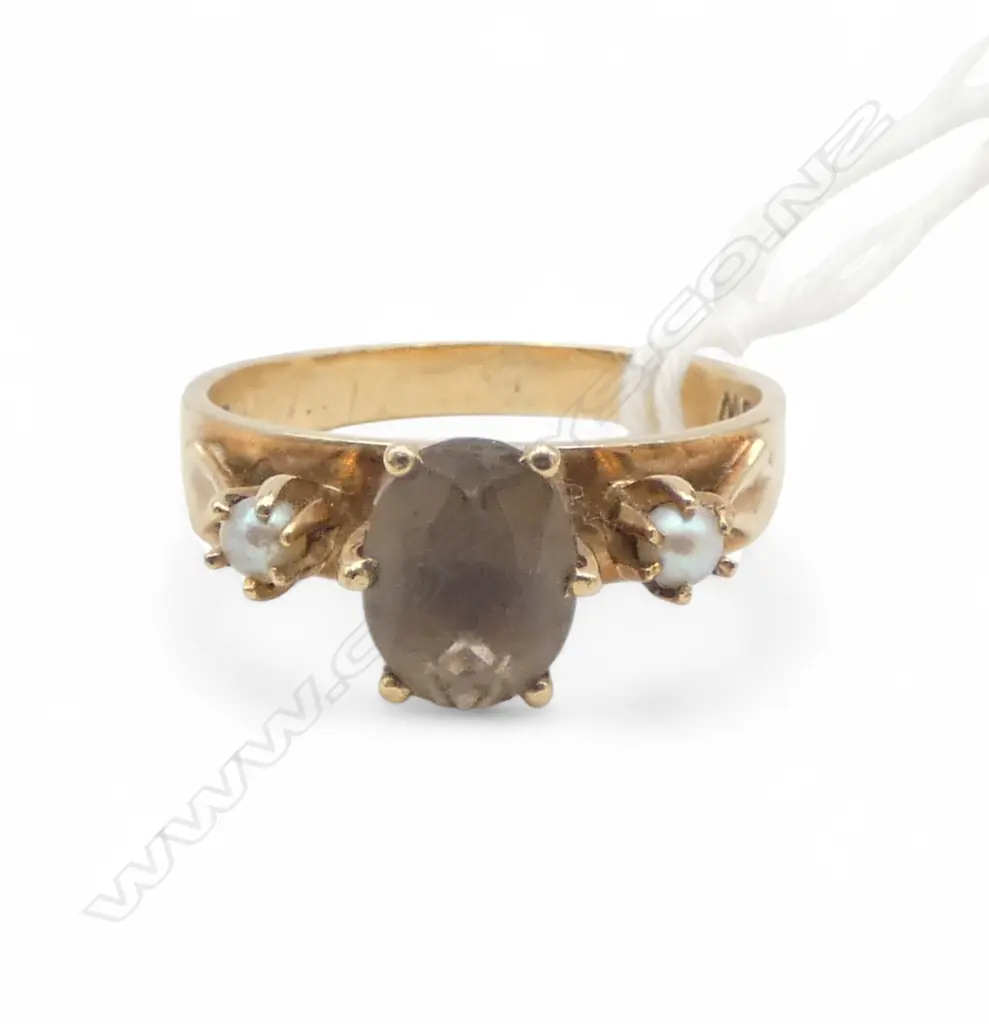 VINTAGE 9ct GOLD SMOKEY QUARTZ & 2 PEARL RING 3.5gms SIZE P Image 1++