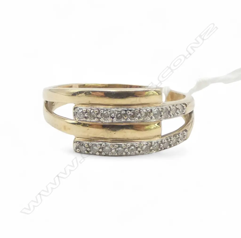 RETRO 9ct GOLD & DIAMOND 2 band overlapping RING 3gms SIZE S Image 1++