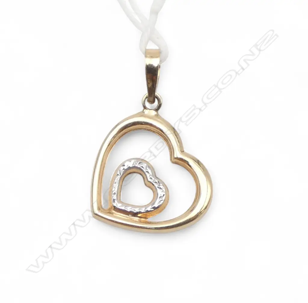 **RTV** 9ct HEART PENDANT, 0.48gm Image 1++