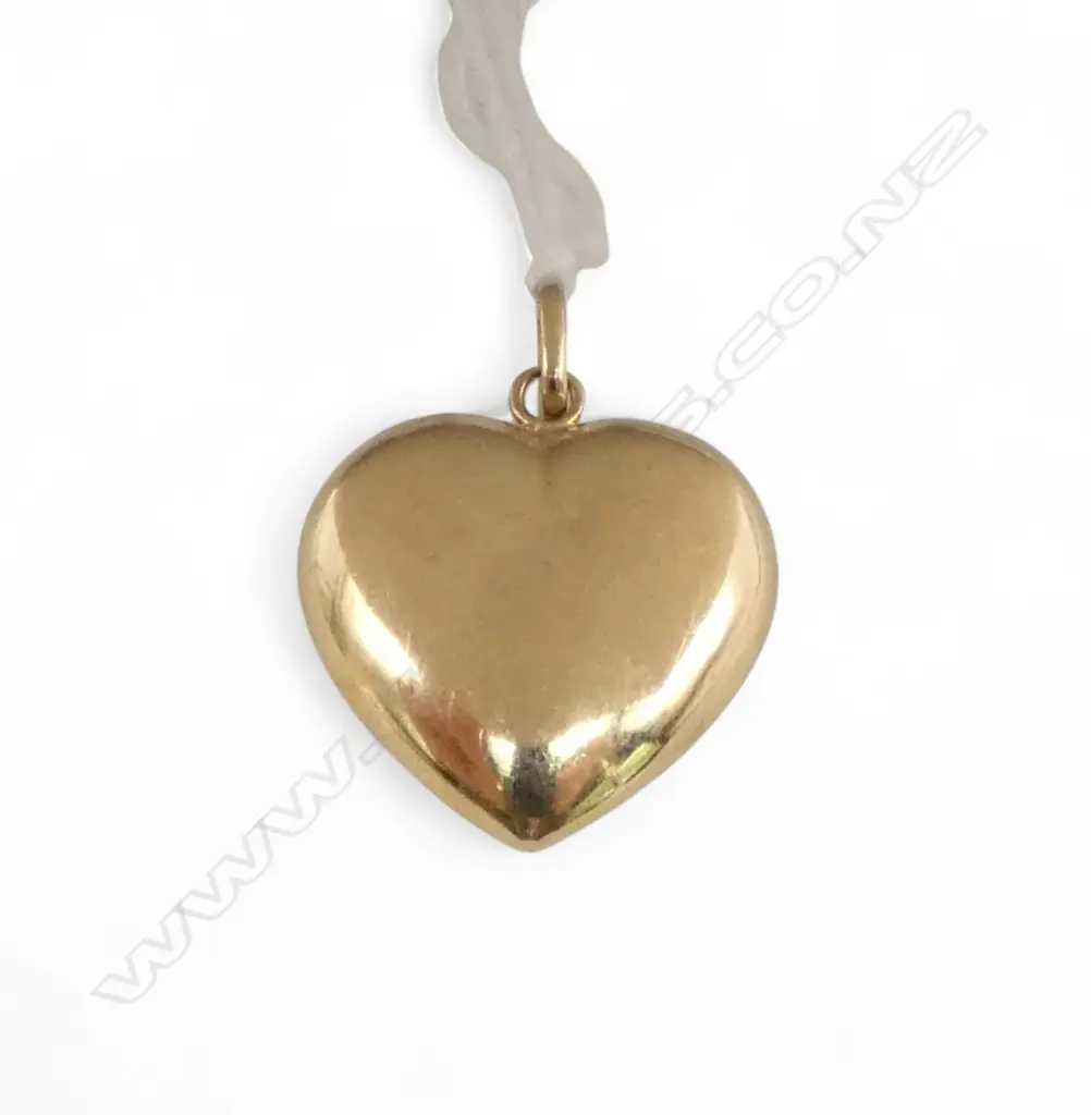 18ct HEART PENDANT, 2.24gm Image 1++