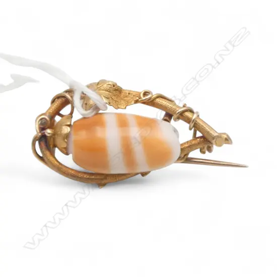 Victorian 9ct gold & shell brooch 4.42gms