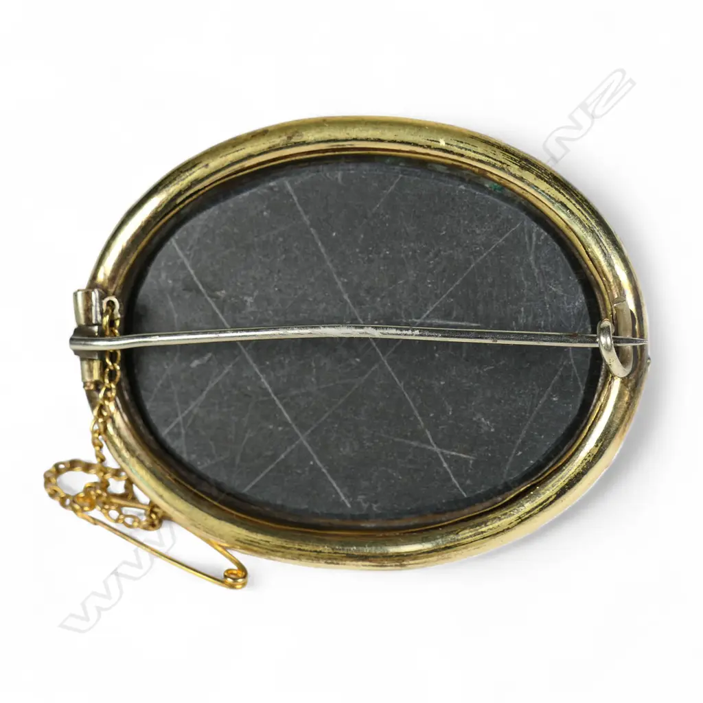 Rolled gold multi coloured agate brooch Image 1++