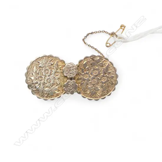 c.1900 9ct gold and two round floral panelled brooch 6.28gms