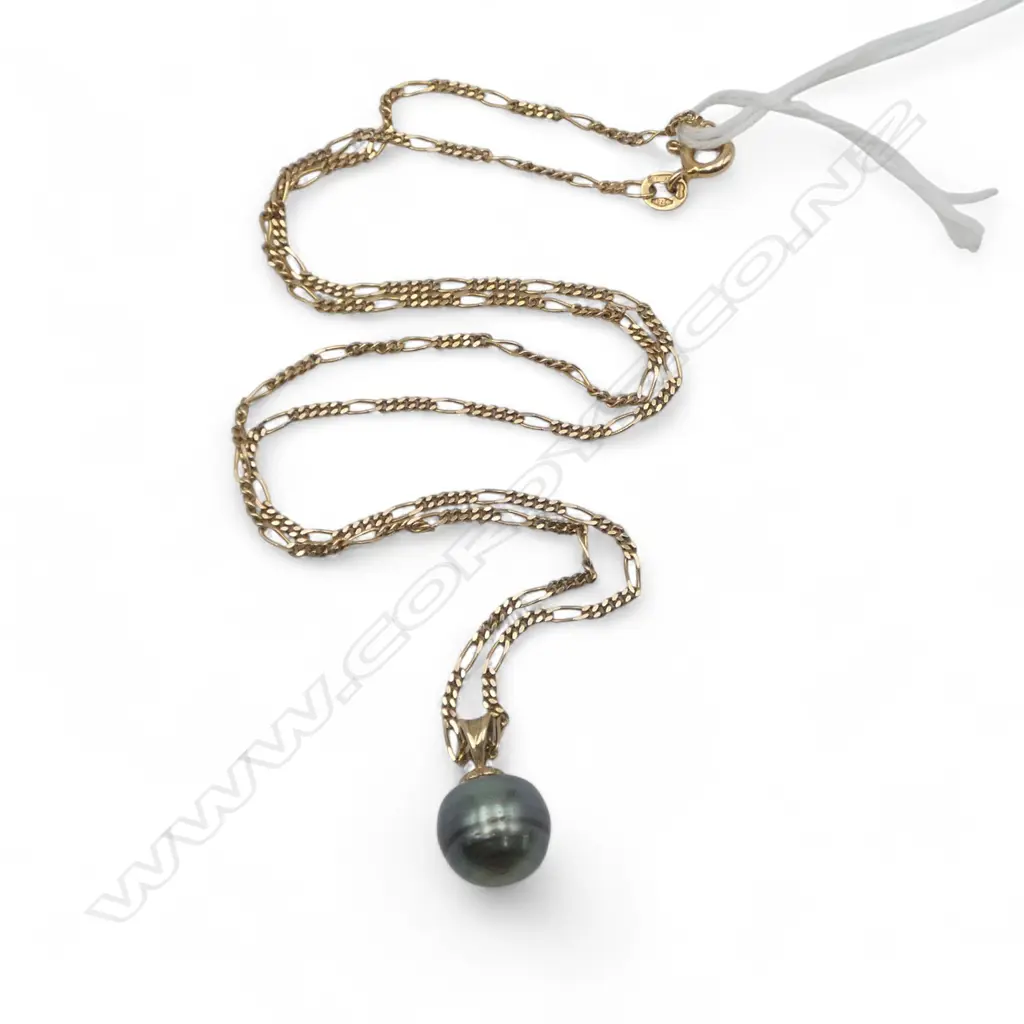 9ct BLACK PEARL PENDANT on 9ct CHAIN, 4.0gm Image 1++