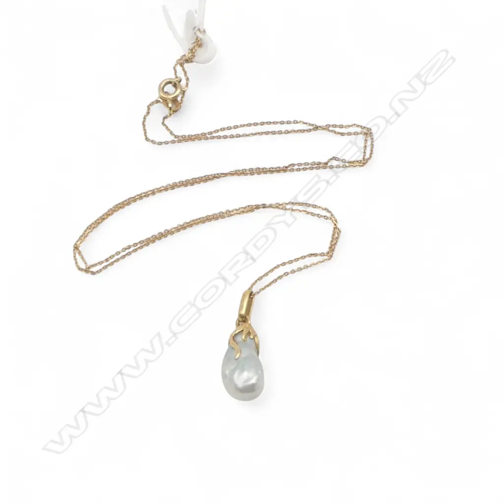 GOLD TOPPED (probably of a higher carat) KESHI PEARL DROP PENDANT on 9ct CHAIN 2.9 GRAMS total Image 1++