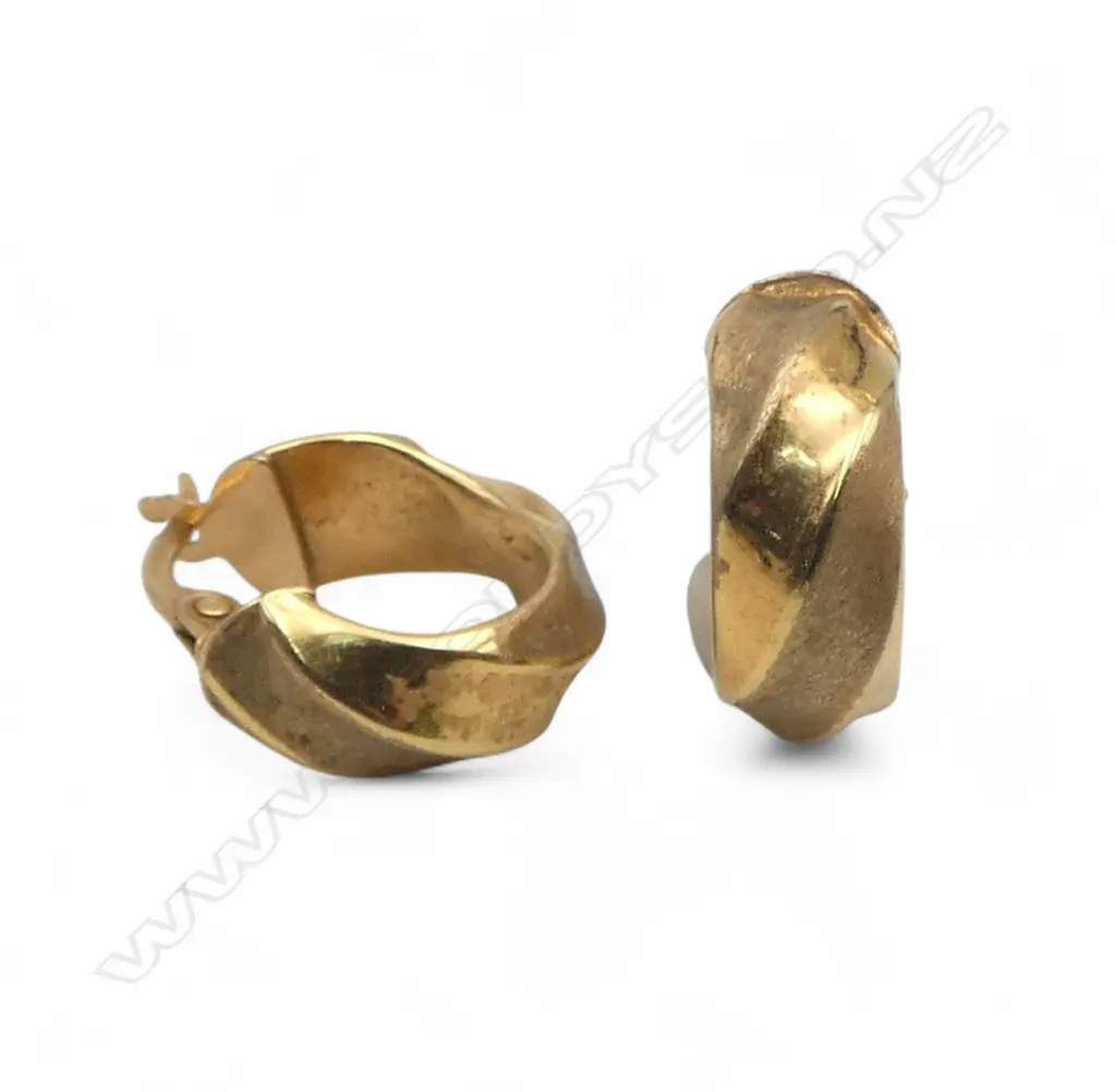 PR 9ct TWISTED HOOP EARRINGS, 1.34gm (1 has some damage) Image 1++