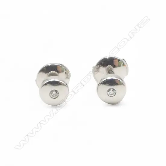 18ct WHITE GOLD DIAMOND AR STUDS, 3.3gm, Dia.0.06ct
