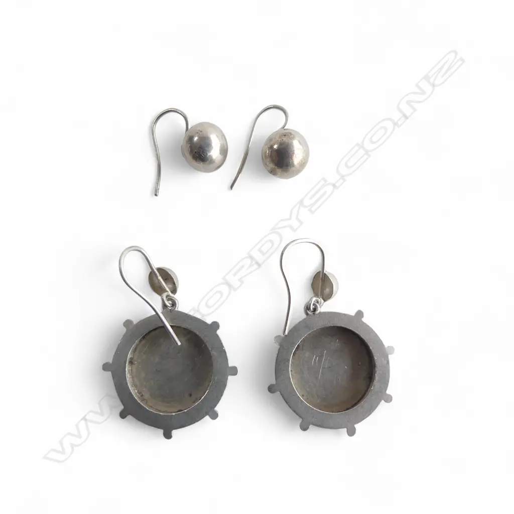 2 pairs stg silver earrings: 1 Arts & Crafts the other balls Image 1++
