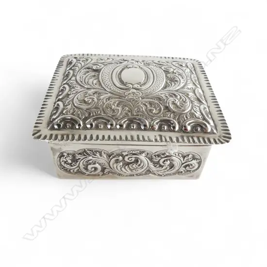 London 1889 SILVER EMBOSSED BOX wooden cedar base.  Silver weight 163gms