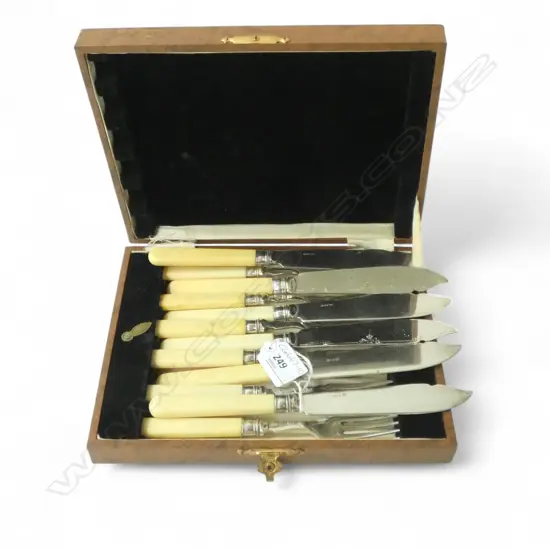 SET OF 6 SILVER PLATE FISH KNIVES & FORKS IN BOX (AF)