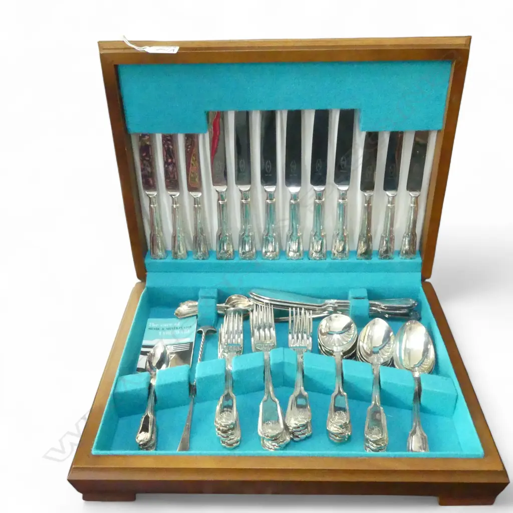 OAK CASED CANTEEN OF EP CUTLERY L390MM CARVERS INCLUDED Image 1++