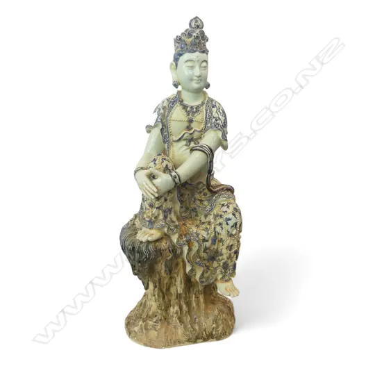 A BLUE AND WHITE CHINESE PORCELAIN FIGURINE OF A FEMALE FIGURE 850mm (H)