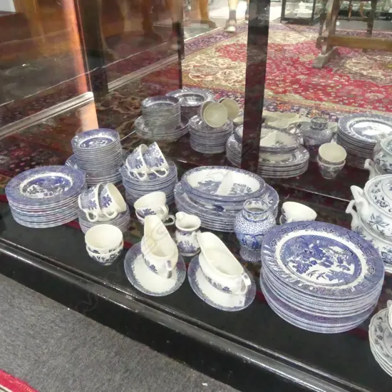 LGE PART blue & white Willow Pattern DINNER SERVICE