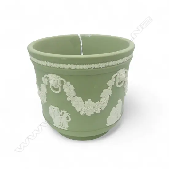 WEDGWOOD GREEN JASPERWARE TABLE JARDINIERE H.140mm