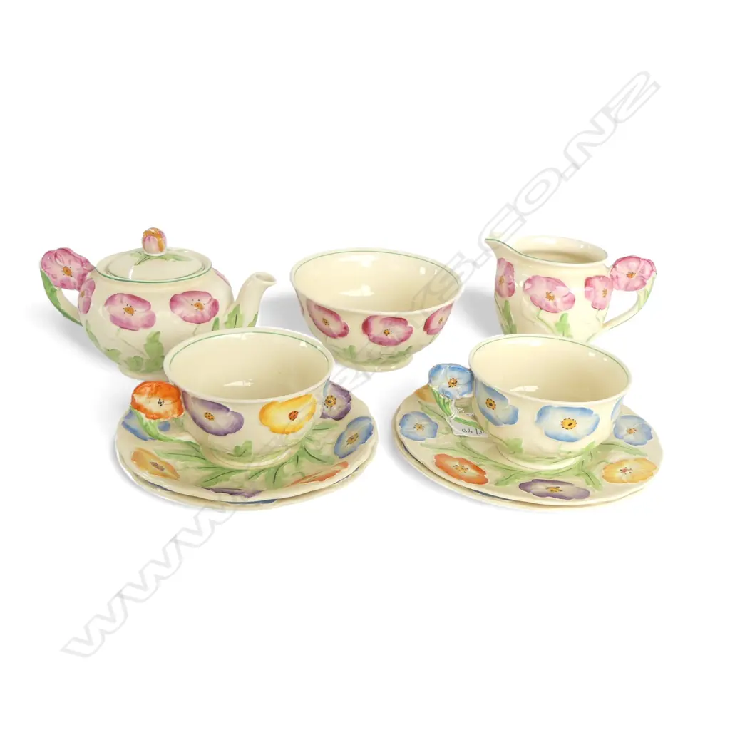 POPPY PAT GRINDLEY CHINA 3PC TEASET & 2 BRIGHT PAINTED  MATCHING CSPS Image 1++