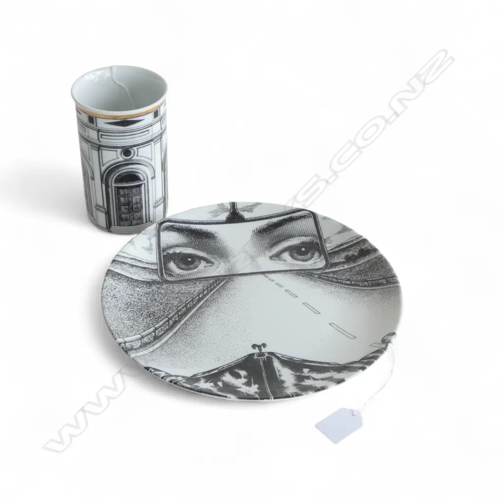 FORNASETTI PLATE & VASE 255mm (dia), 140 mm (H) Image 1++