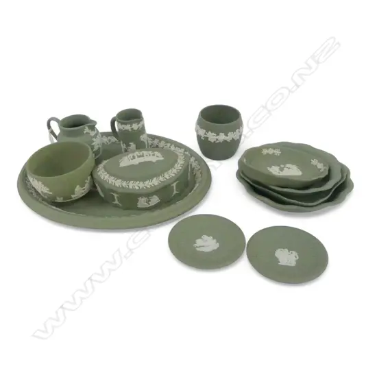 12 PCES WEDGWOOD GREEN JASPERWARE INCL. OVAL DISH W.250mm