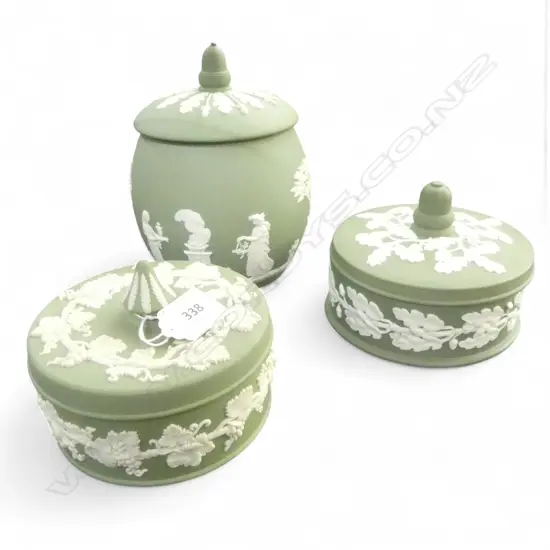 3 WEDGWOOD GREEN JASPERWARE LIDDED CONTAINERS H.165mm