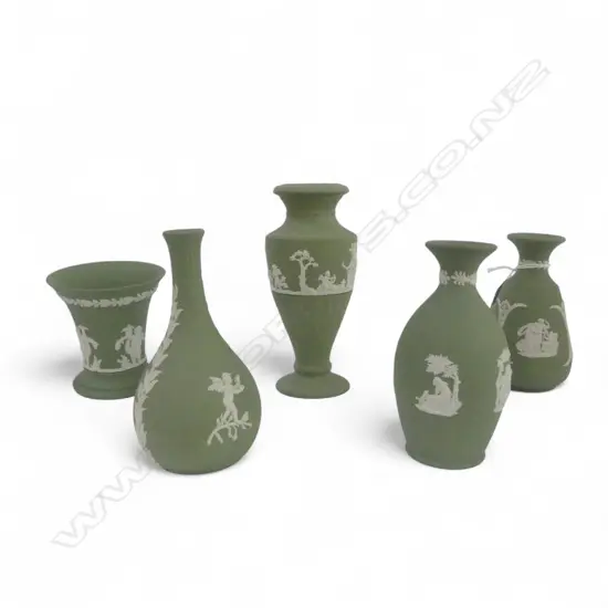 5 WEDGWOOD GREEN JASPERWARE VASES H.155mm