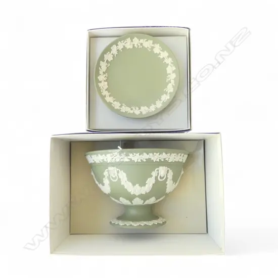 WEDGWOOD GREEN JASPERWARE FOOTED BOWL 180mm dia & COMPORT, BOTH BOXED