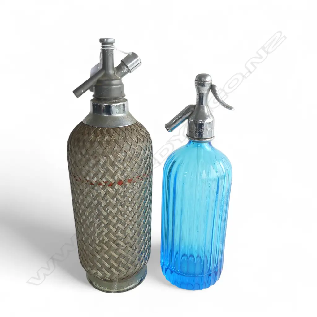 2 SODA SYPHONS H.340mm, 2 OLD CAMERAS Image 1++