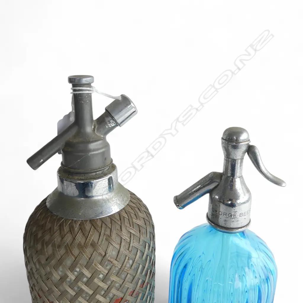 2 SODA SYPHONS H.340mm, 2 OLD CAMERAS Image 1++