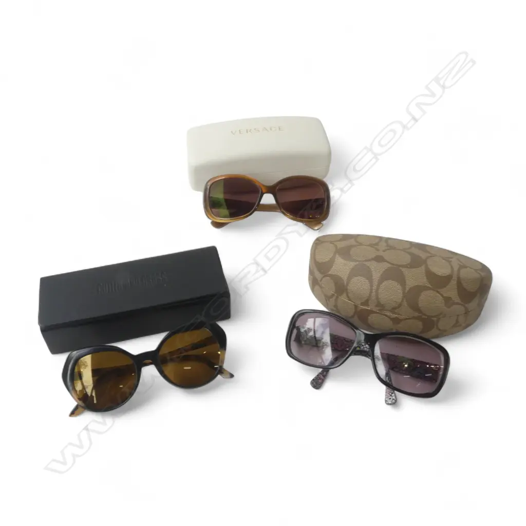 THREE PR OF WOMEN’S DESIGNER SUNGLASSES W. MAGNIFIED LENSES Image 1++