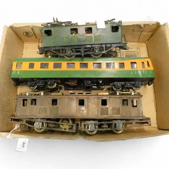 2 VINTAGE ELECTRIC TRAIN ENGINES & PASSENGER CARRIAGE L330MM