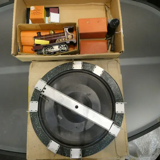 HORNBY O GAUGE BOXED LMS ENGINE 2 BOXED CARRIAGES BOXED TURNTABLE ETC