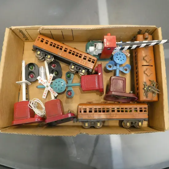 SAKAI ELECTRIC TRAIN 2 CARRIAGES 2 SIGNAL CROSSINGS 2 SETS LIGHTS & BARRIER