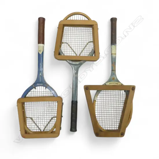 3 VINTAGE TENNIS RACKETS & PRESSES 2 DUNLOP & ONE BLUEBIRD JUNIOR L690MM