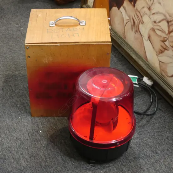   ROTATING RED WARNING LIGHT IN CASE working condition