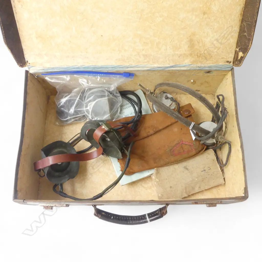 VINTAGE LEATHER CASE L440MM & 6 MILITRY RELATED COLLECTABLES Image 1++