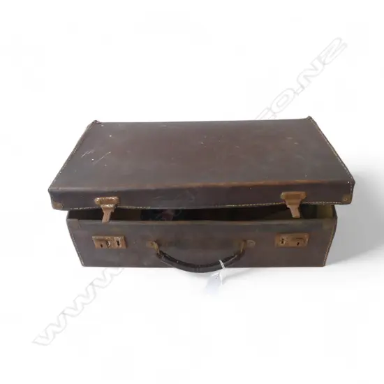 VINTAGE LEATHER CASE L440MM & 6 MILITRY RELATED COLLECTABLES