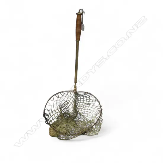 VINTAGE BRASS & IRON HAND HELD EXTENSION FISHING NET L1100 EXTENDED