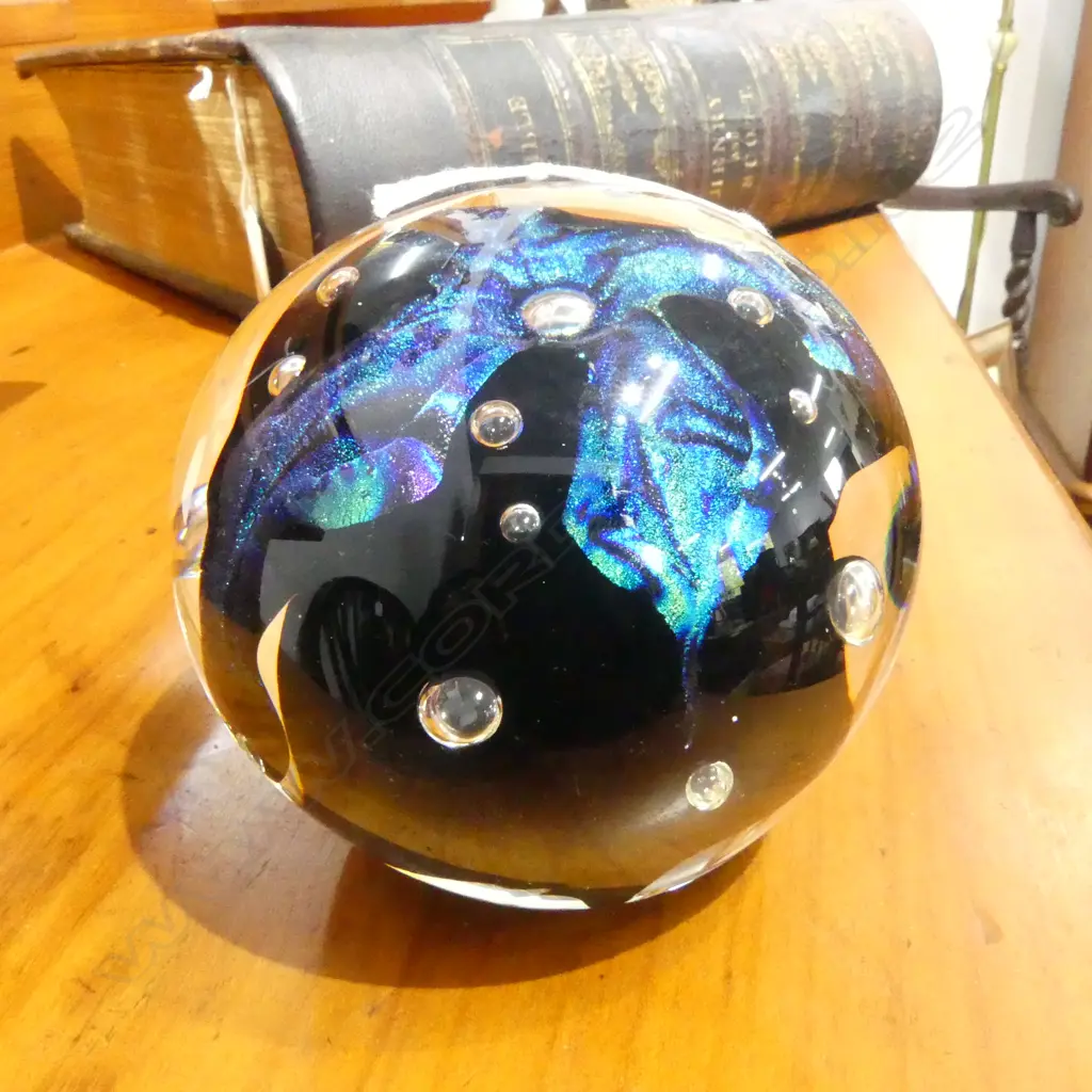 PETER VIESNIK ART GLASS PAPERWEIGHT '05 H.85mm, SIGNED & DATED Image 1++