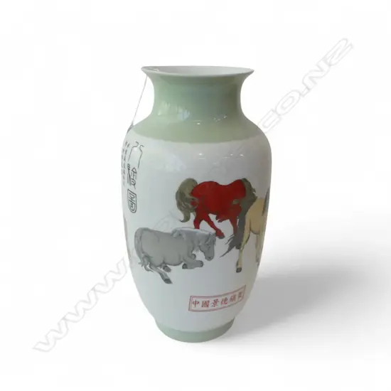 ORIENTAL VASE DECORATED w. HORSES H.360mm