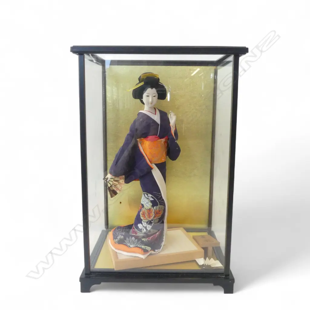 CASED JAPANESE GEISHA DOLL H400MM Image 1++