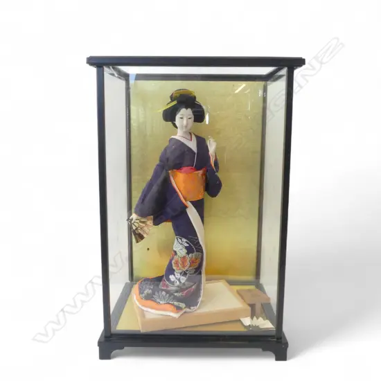 CASED JAPANESE GEISHA DOLL H400MM